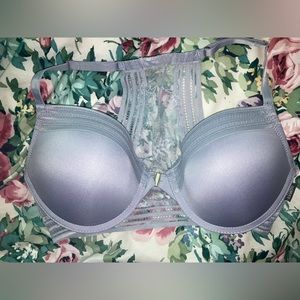 NWOT Vince Camuto front closure bra